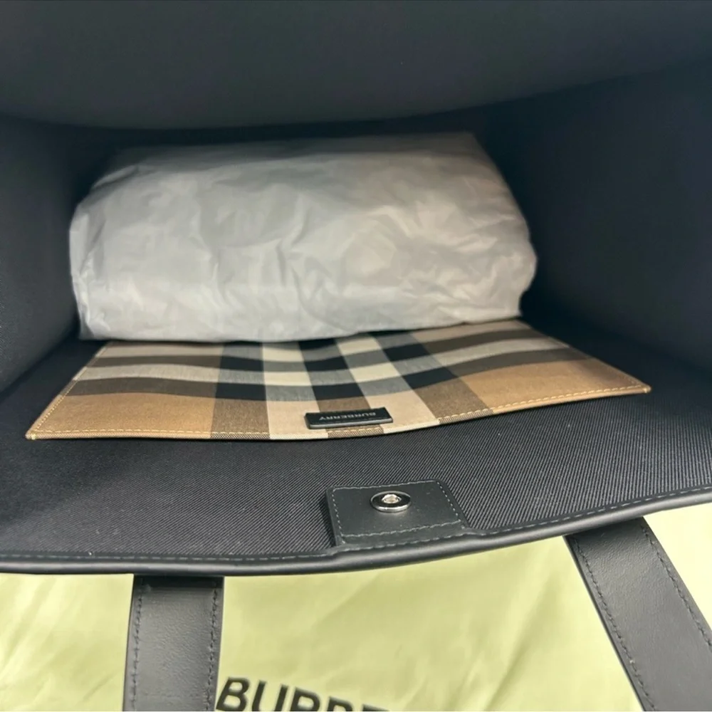 Unisex Burberry classic check book tote bag made in Italy